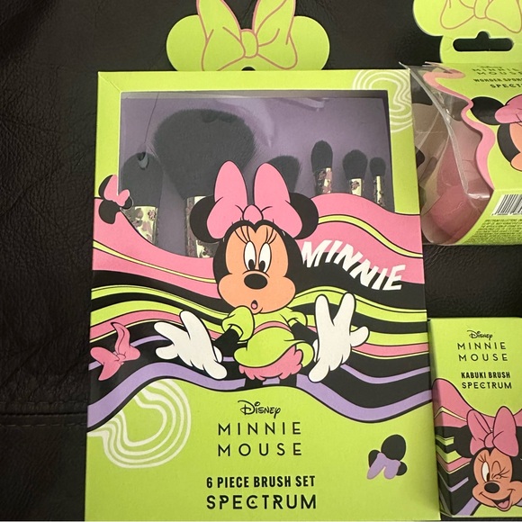 Spectrum Collections x Disney So Much Minnie Makeup Brush Bundle - Picture 3 of 7